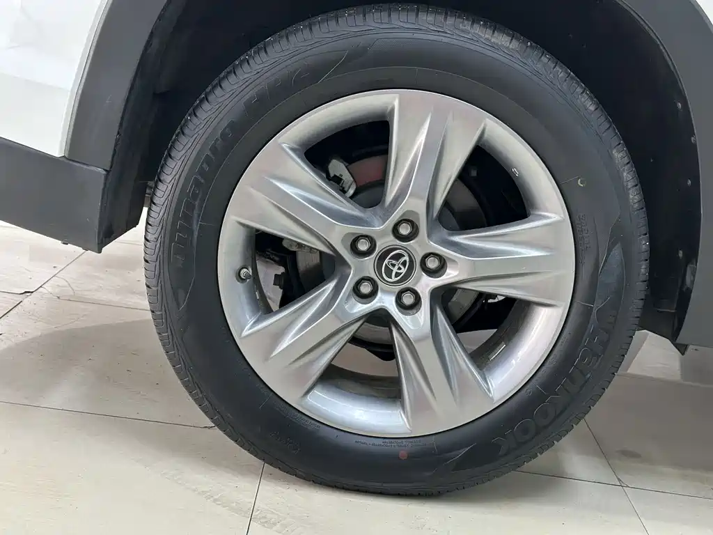 Toyota Highlander 2021 — фото 17