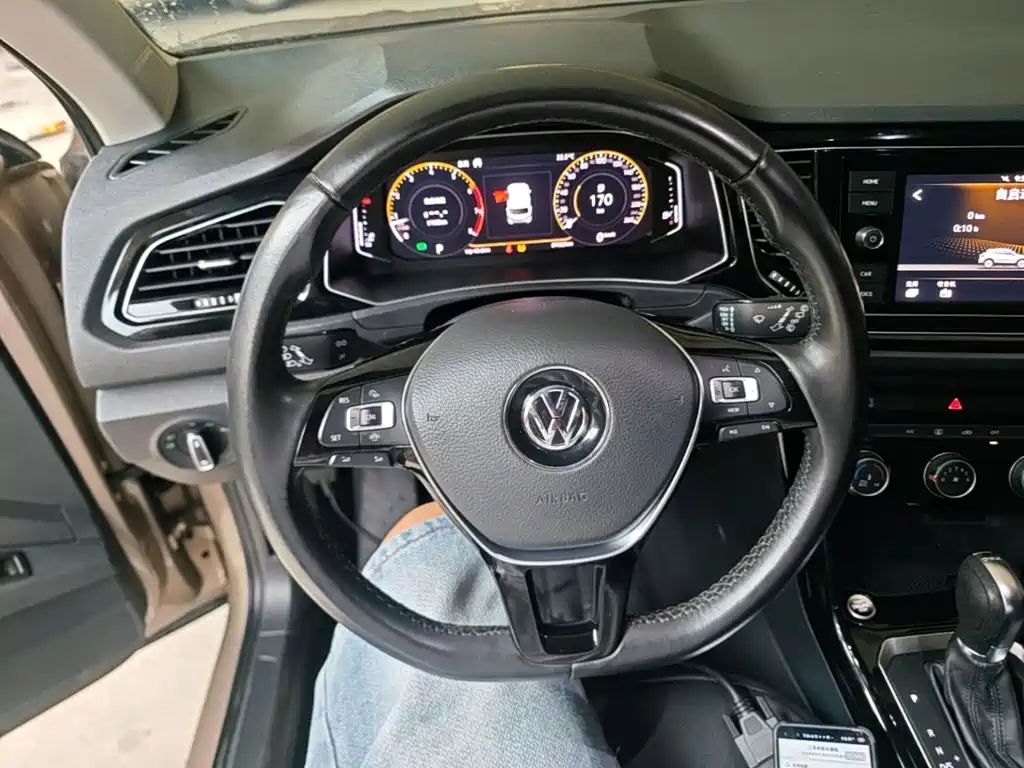 Volkswagen T-Roc 2020 — фото 11