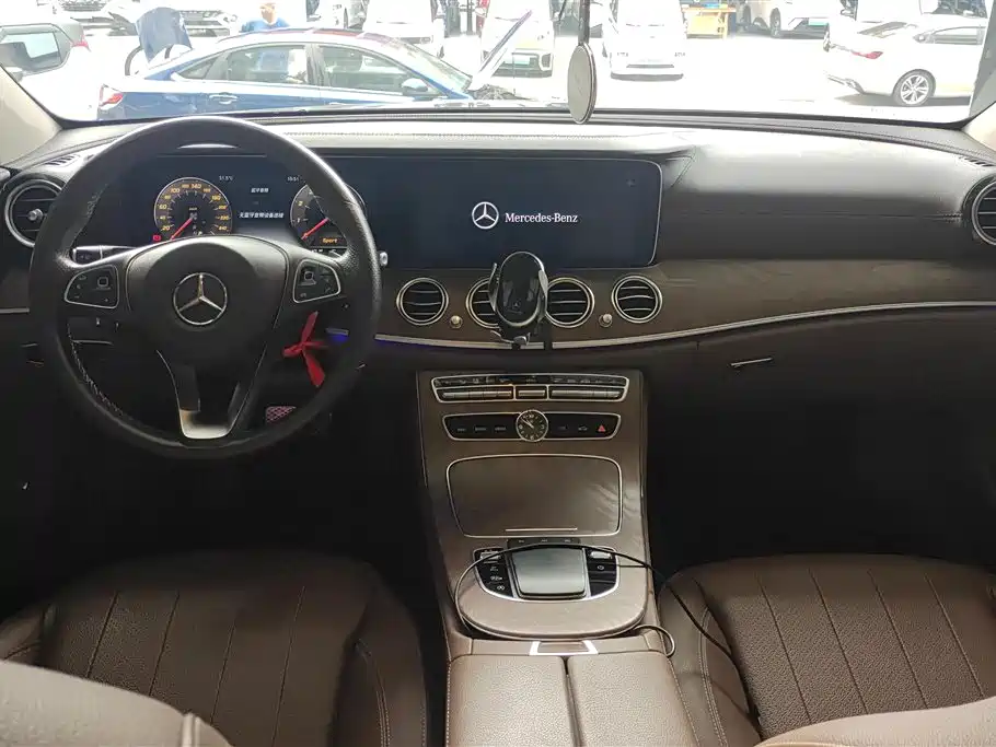 Mercedes-Benz E-Class 2017 — фото 12