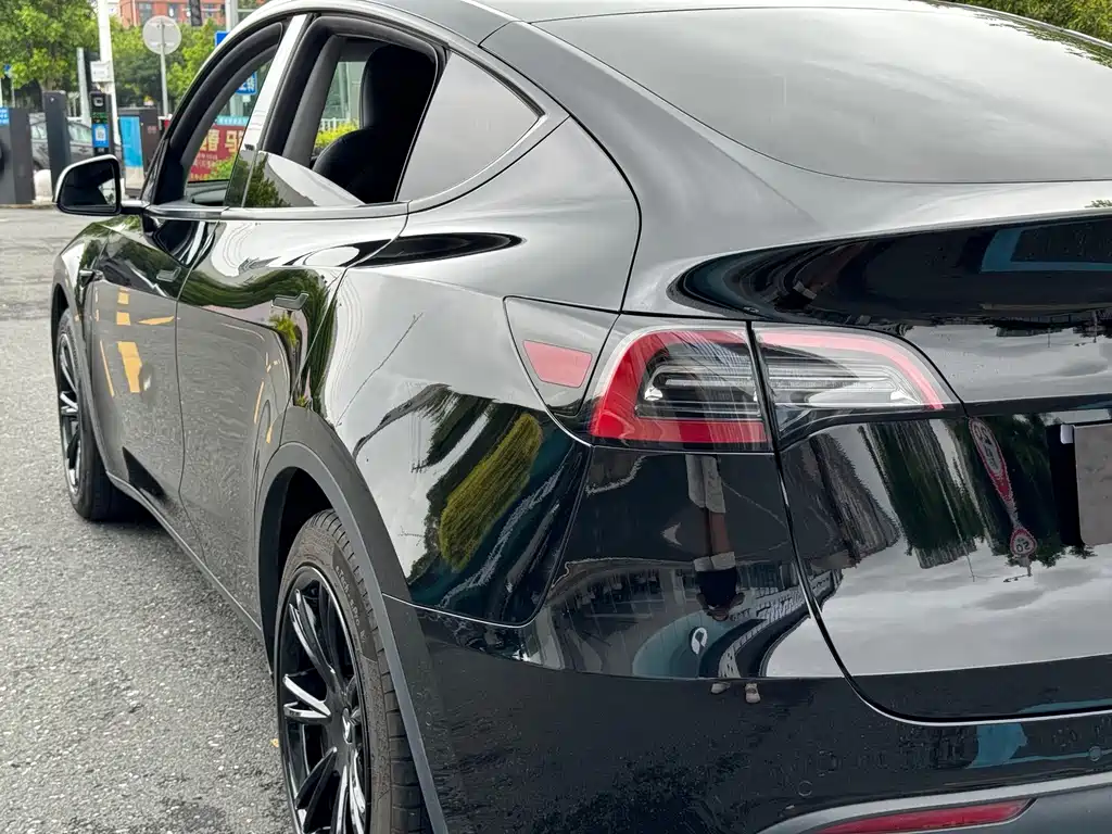 Tesla Model Y 2022 — фото 10
