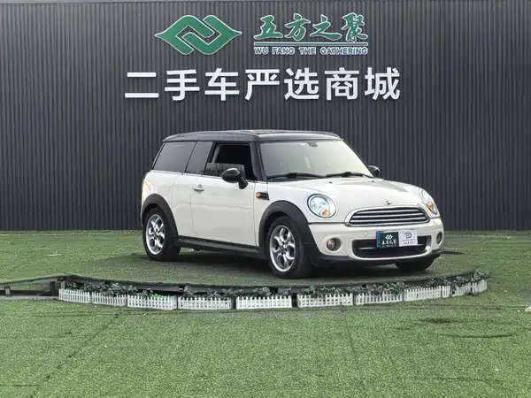 MINI Clubman 2011