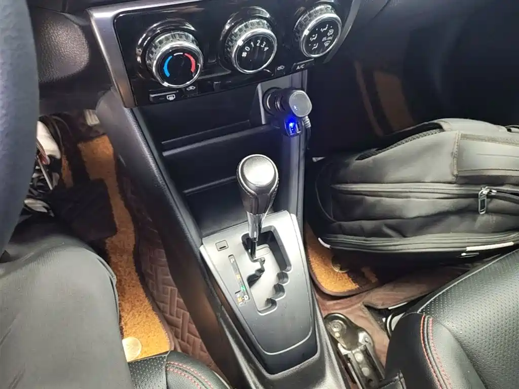 Toyota Yaris L 2020 — фото 14