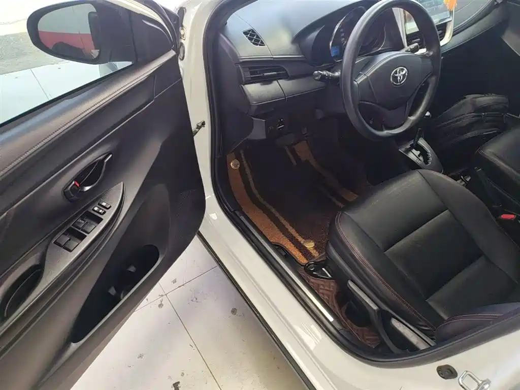 Toyota Yaris L 2020 — фото 16