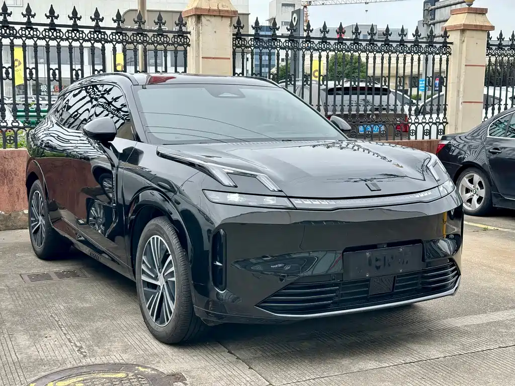 Lynk & Co 08 EM-P 2025 — фото 3