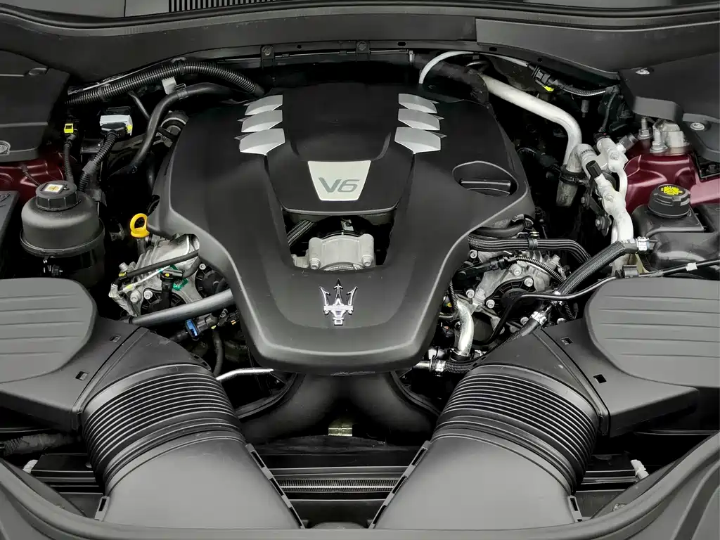 Maserati Levante 2017 — фото 18