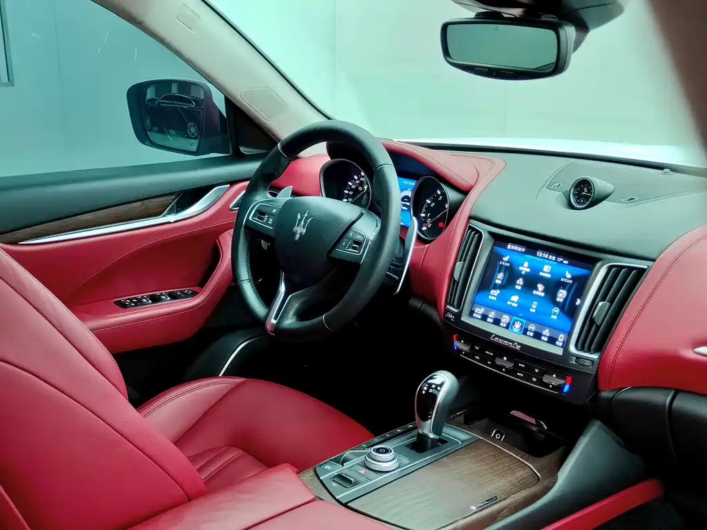 Maserati Levante 2017 — фото 14