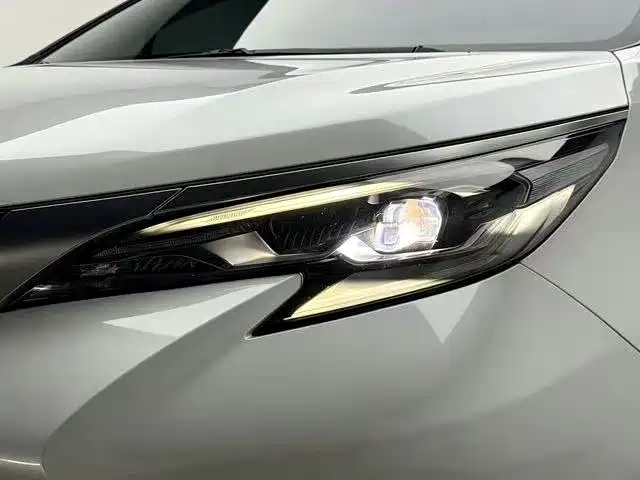 Toyota Sienna 2023 — фото 15