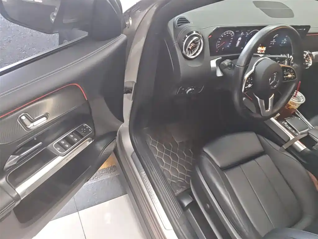Mercedes-Benz GLB 2023 — фото 16