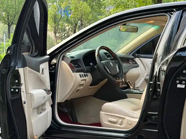 Toyota Crown 2012