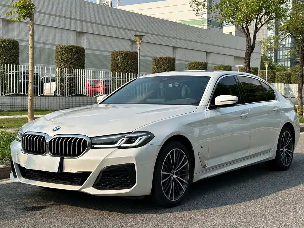 BMW 5 Series 2023 — фото 1