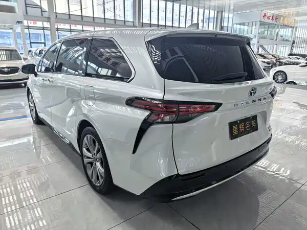 Toyota Sienna 2023