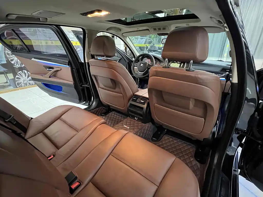 BMW 5 Series 2017 — фото 14