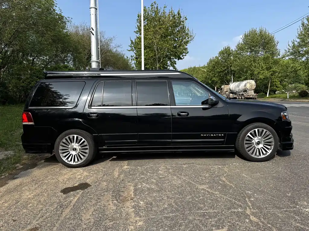 Lincoln Navigator 2018 — фото 4