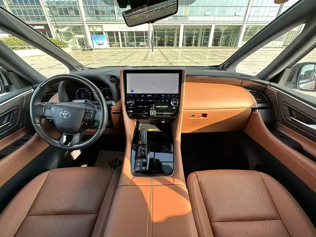 Toyota Alphard 2024 — фото 8