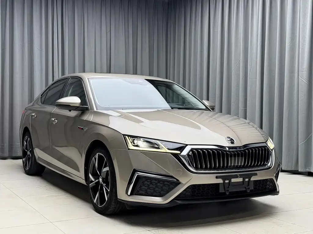 Skoda Octavia 2023 — фото 3