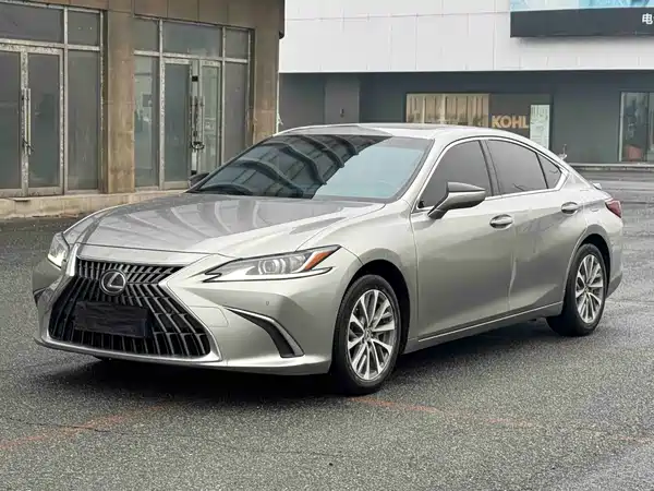 Lexus ES 2022