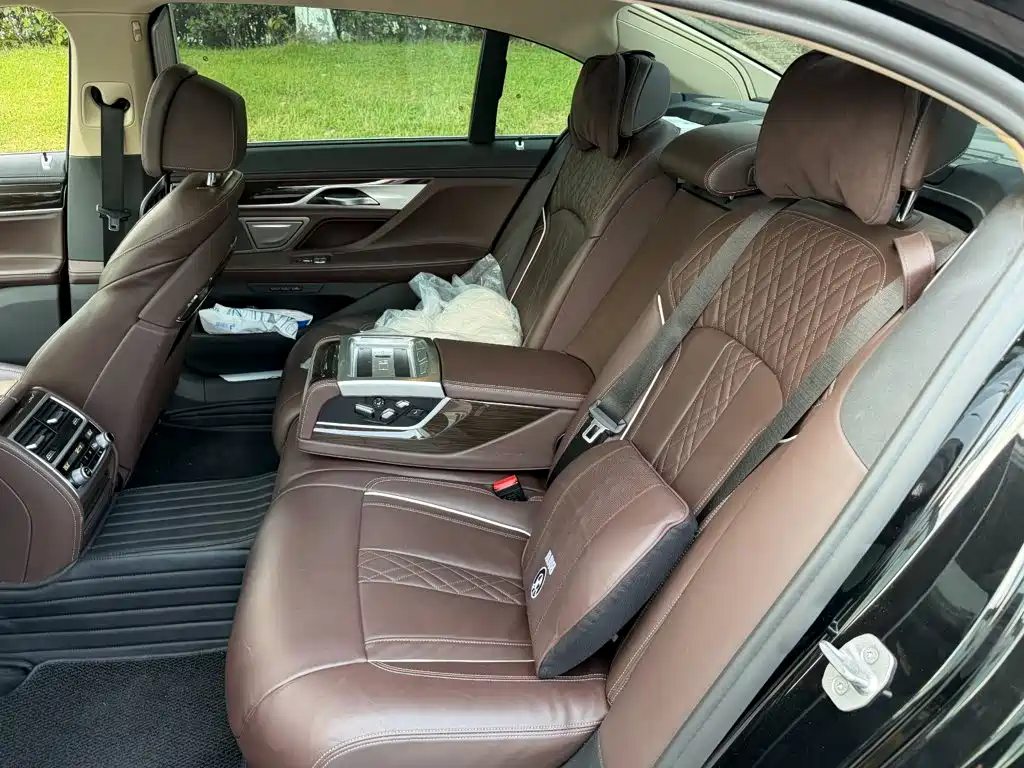 BMW 7 Series 2021 — фото 12