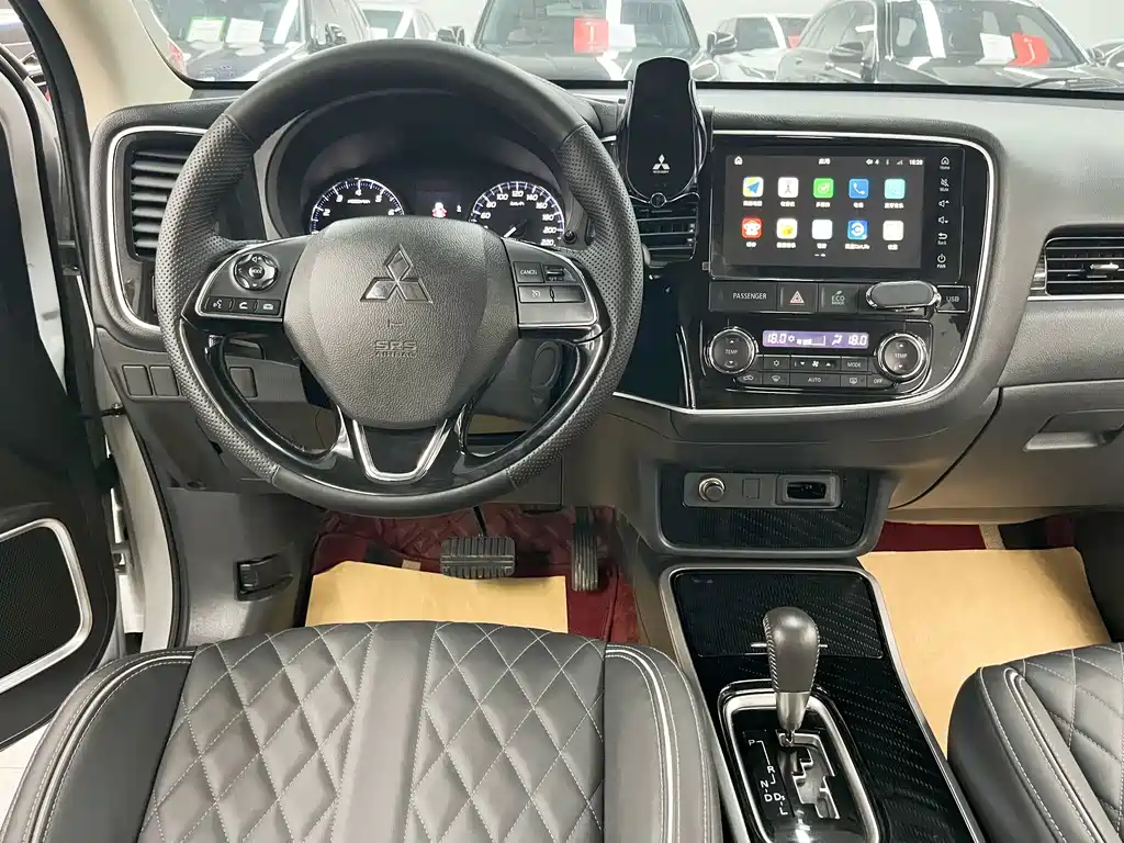 Mitsubishi Outlander 2021 — фото 10