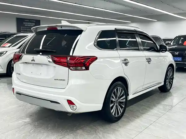 Mitsubishi Outlander 2021
