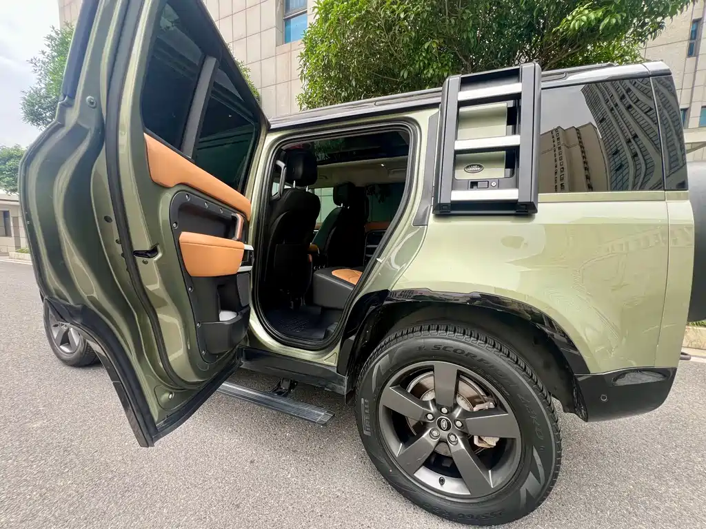 Land Rover Defender 2022 — фото 25