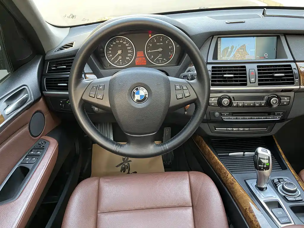 BMW X5 2010 — фото 11