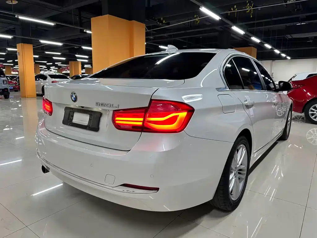 BMW 3 Series 2016 — фото 13