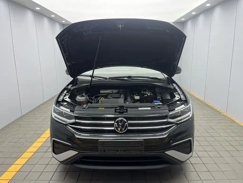Volkswagen Tiguan L 2023 — фото 17