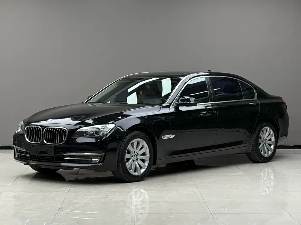 BMW 7 Series 2013 — фото 1