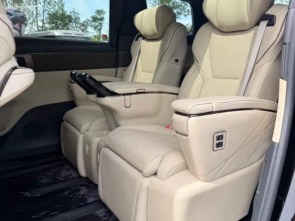 Toyota Vellfire 2025 — фото 11
