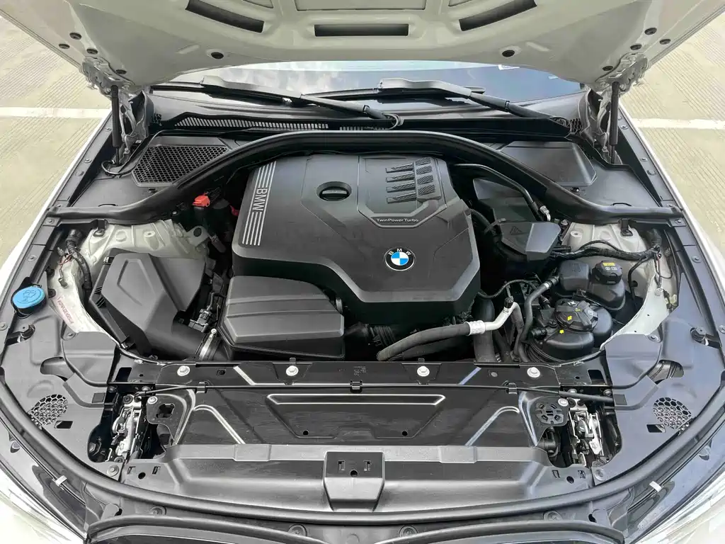BMW 3 Series 2019 — фото 17