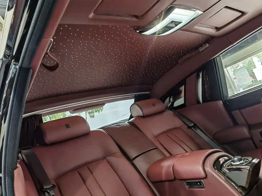 Rolls-Royce Phantom 2016 — фото 13