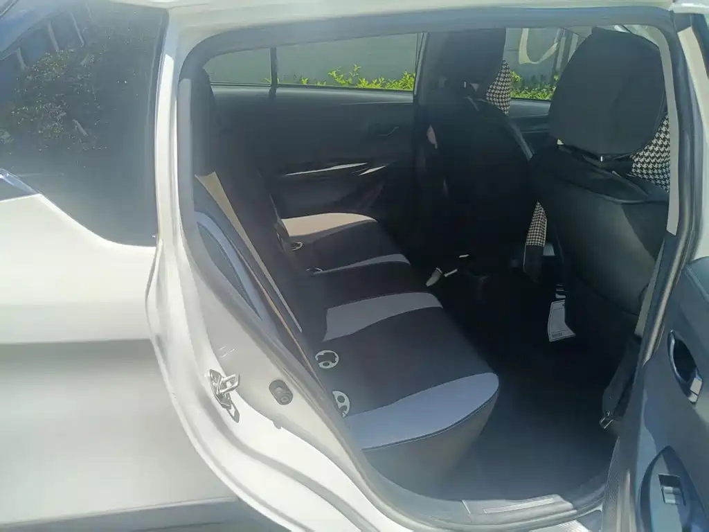 Toyota Yaris L 2022 — фото 10