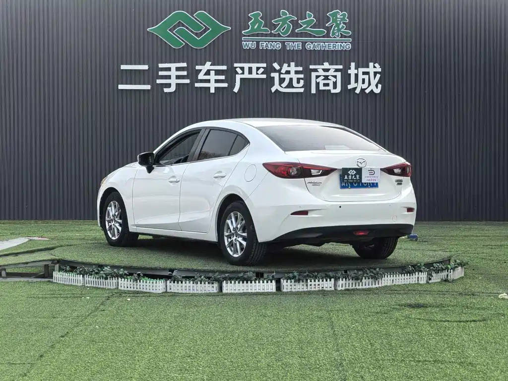 Mazda 3 Axela 2016 — фото 19