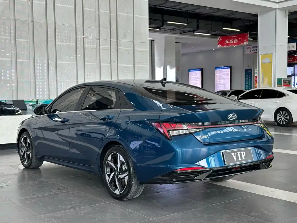 Hyundai Elantra 2022 — фото 8