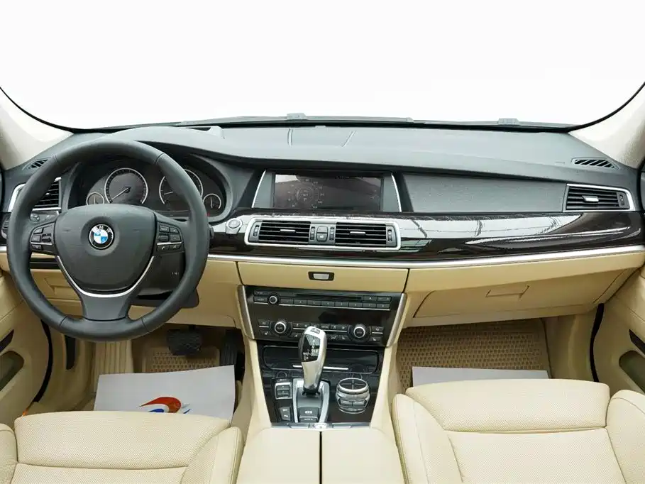 BMW 5 Series GT 2015 — фото 11