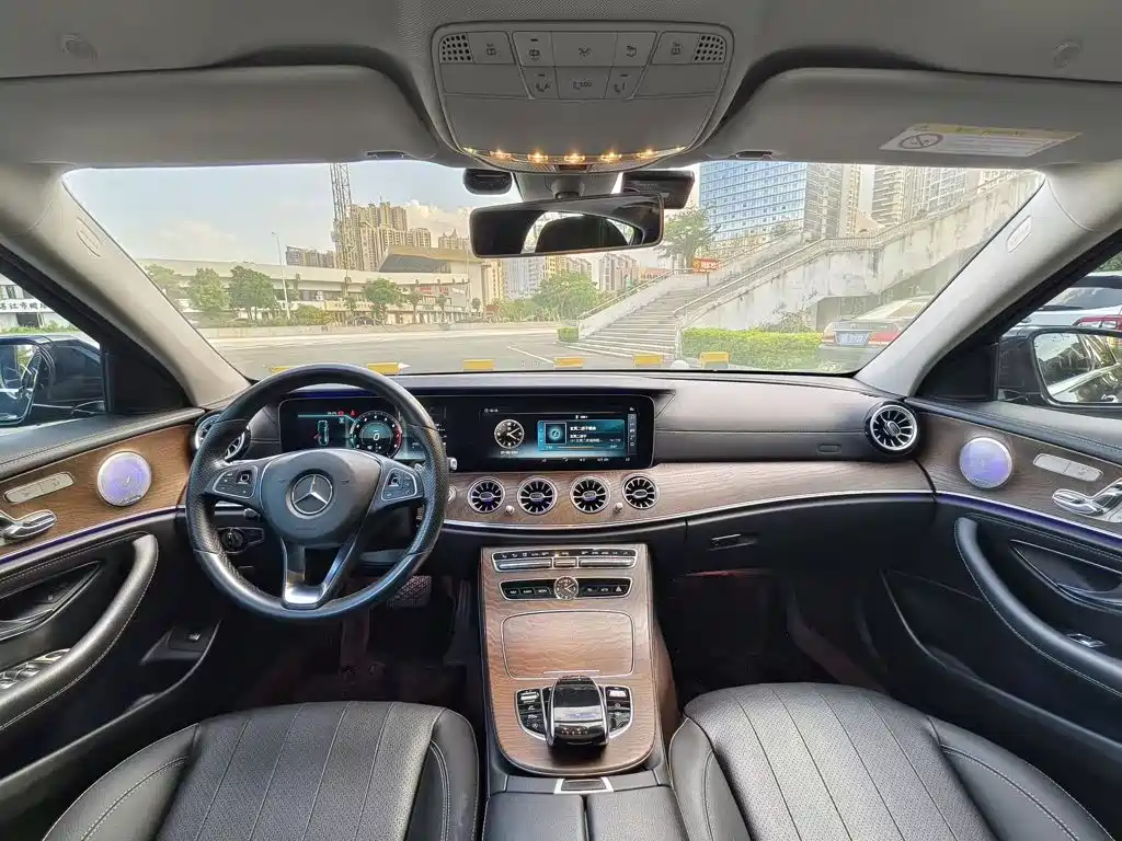 Mercedes-Benz E-Class 2018 — фото 12