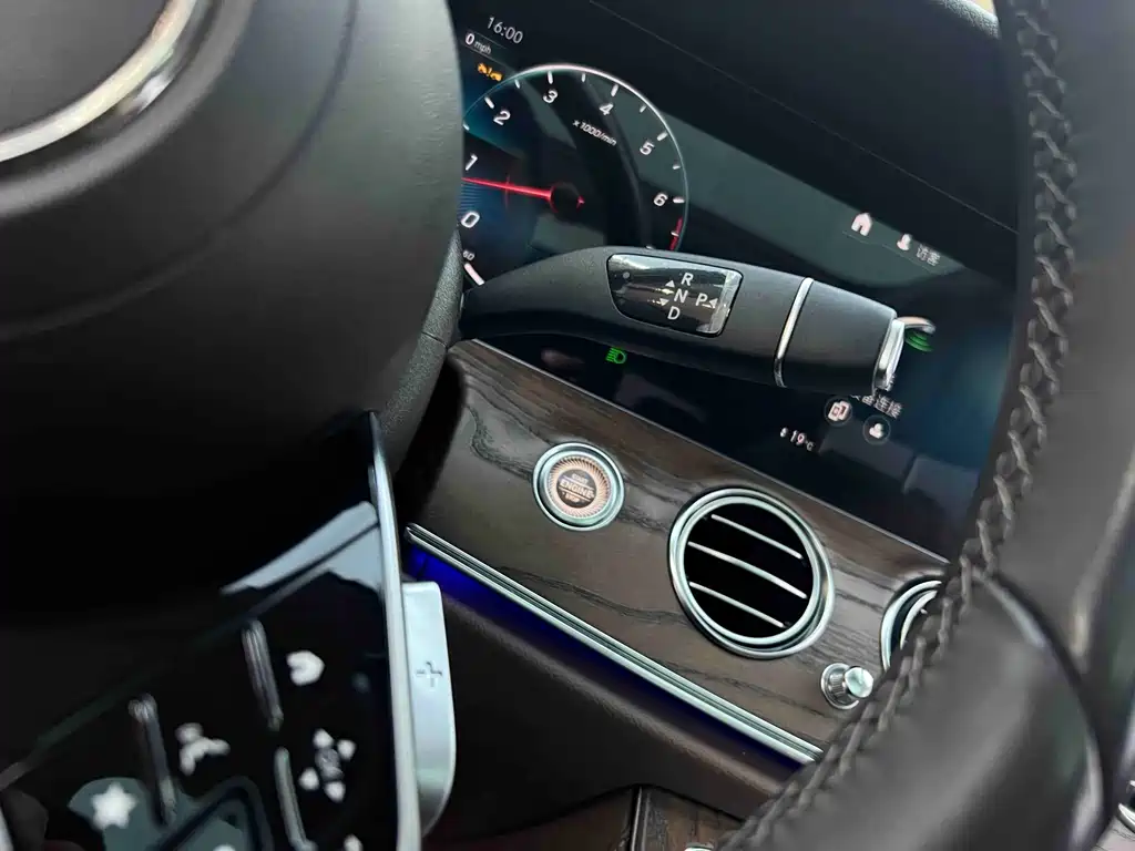 Mercedes-Benz E-Class 2023 — фото 11