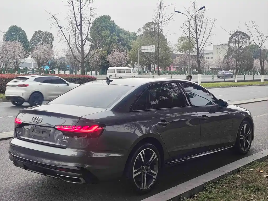 Audi A4L 2022 — фото 15