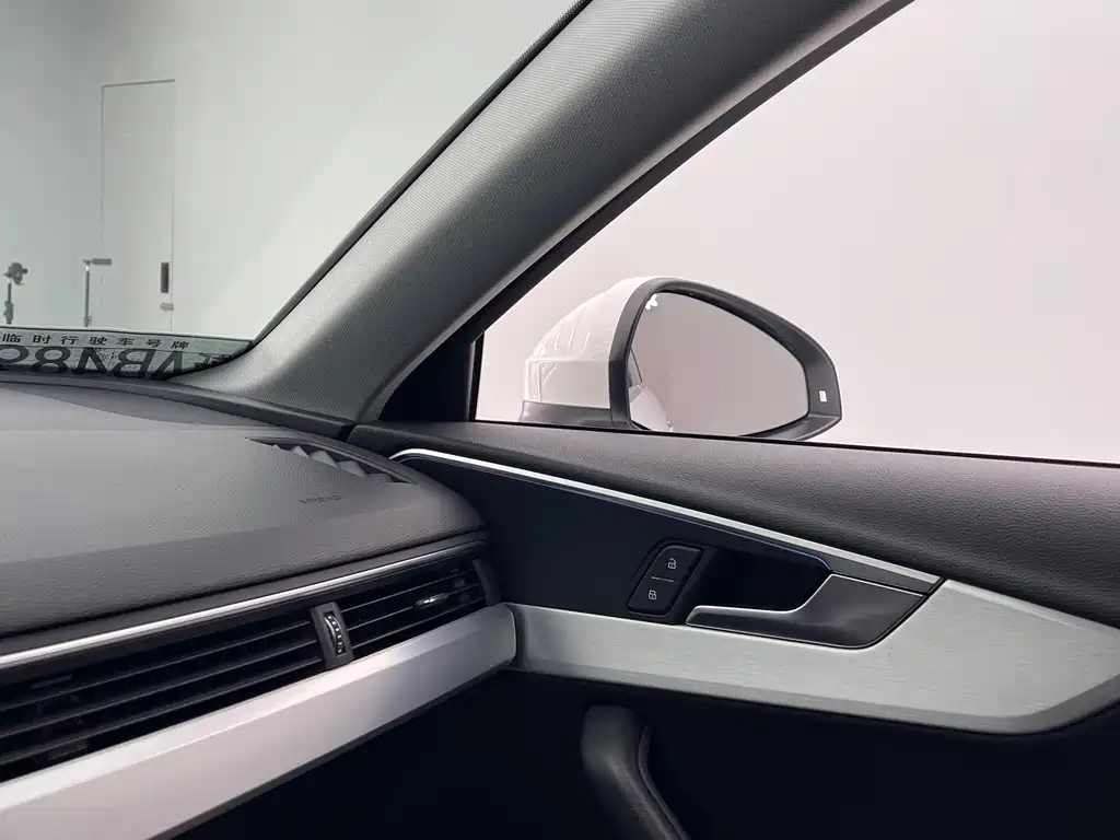 Audi A4L 2021 — фото 30