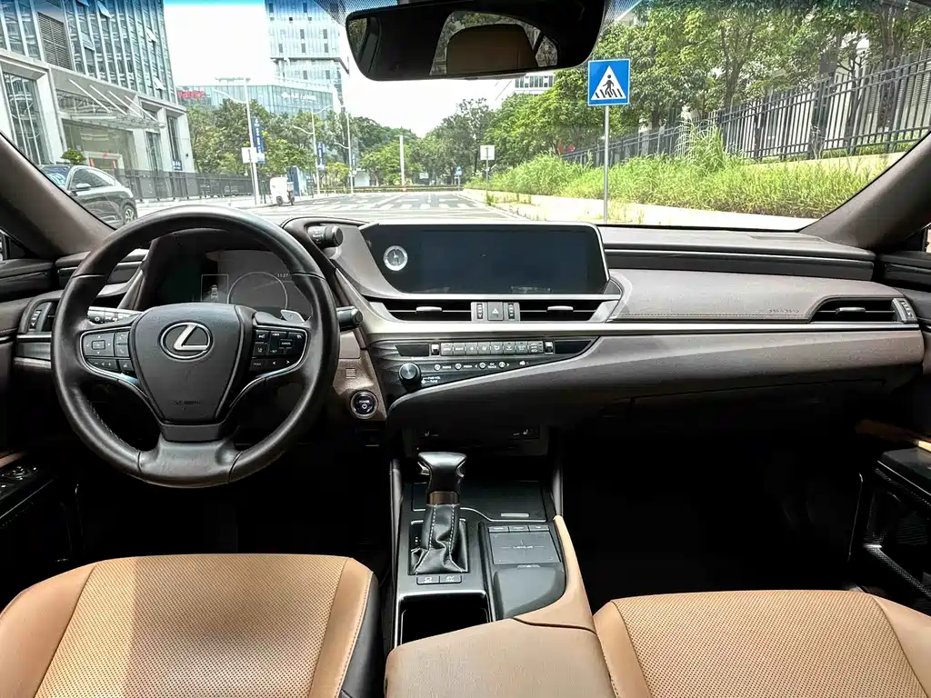 Lexus ES 2020 — фото 4