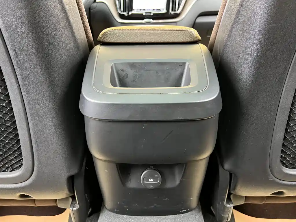 Volvo XC60 2022 — фото 26