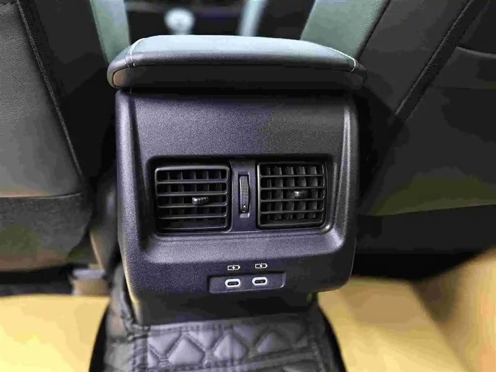 Toyota Camry 2025 — фото 15