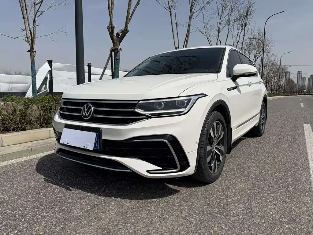 Volkswagen Tiguan L 2022 — фото 1