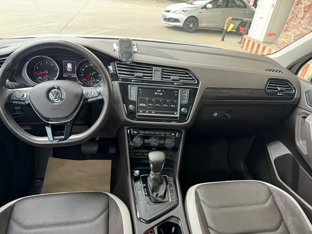 Volkswagen Tiguan L 2017 — фото 14