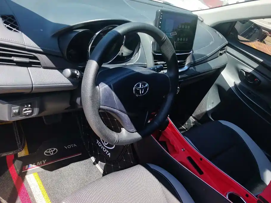 Toyota Yaris L 2020 — фото 12