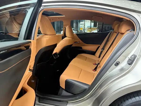 Lexus ES 2022