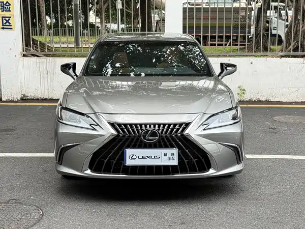 Lexus ES 2022
