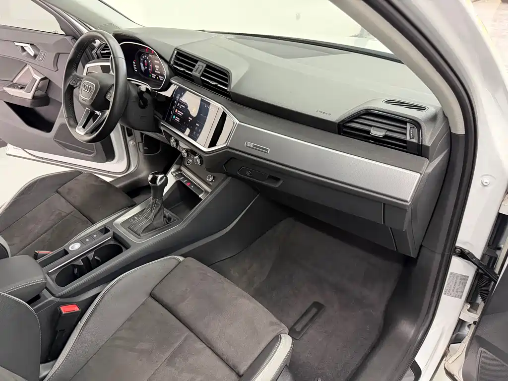 Audi Q3 2022 — фото 10
