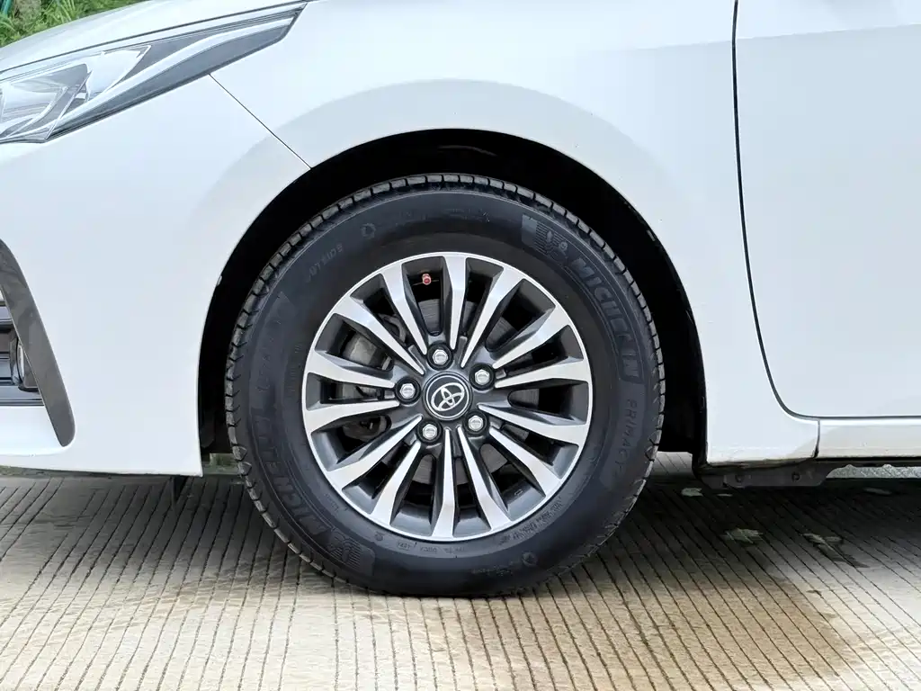 Toyota Corolla 2018 — фото 17