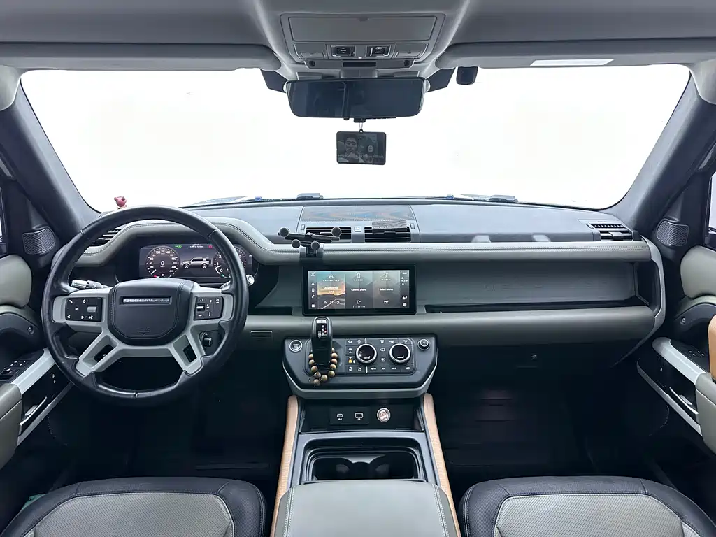 Land Rover Defender 2021 — фото 16